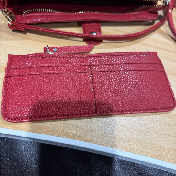 Kenneth Cole Reaction Bold Red Bag and Wallet Set - Picture 4 of 14